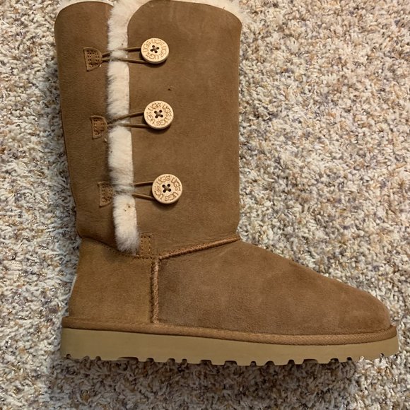 UGG Bailey Button Triplet Chestnut - Picture 3 of 10